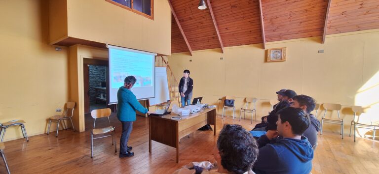 Programa de Investigación Pesquera UACh capacita a pescadores artesanales de Ancud para implementar sistema de monitoreo participativo en pesquerias de pulpos y jaibas