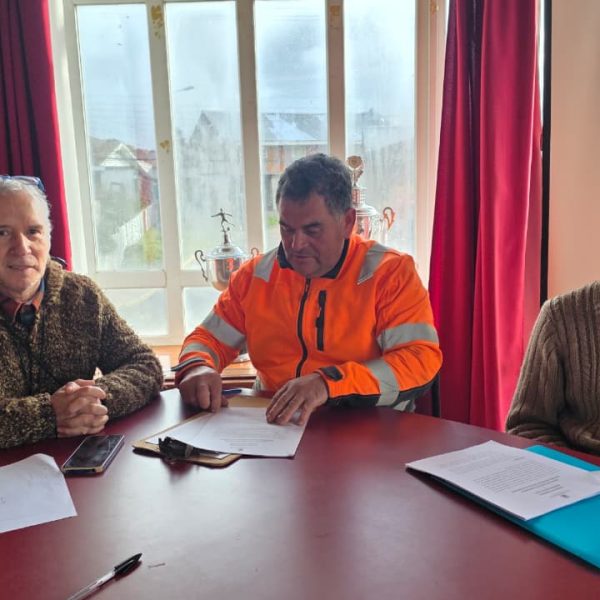 En Carelmapu y Caulin: Programa de Investigación Pesquera UACh firma acuerdo de colaboración con sindicatos en el marco de la RL7 del Centro INCAR2
