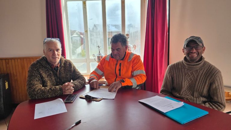 En Carelmapu y Caulin: Programa de Investigación Pesquera UACh firma acuerdo de colaboración con sindicatos en el marco de la RL7 del Centro INCAR2